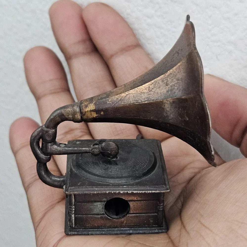 miniature die-cast metal‎ gramophone pencil sharpener